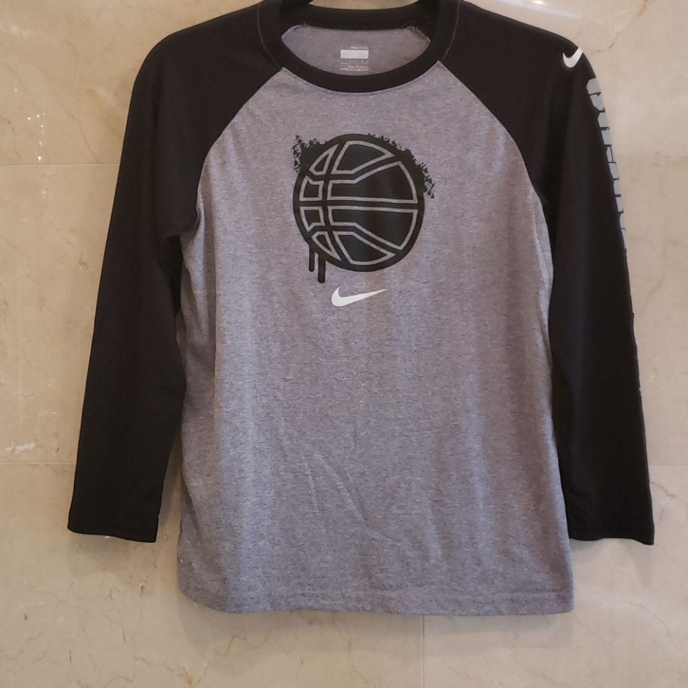 BOY'S NIKE FIT DRY GREY AND BLACK T SHIRT